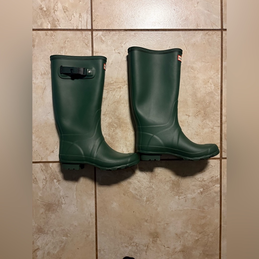 Hunter Olive Tall Rain Boots Men 7 & Women 8